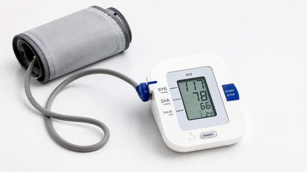 Máy đo huyết áp giúp các cụ chủ động bảo vệ sức khỏe bản thân