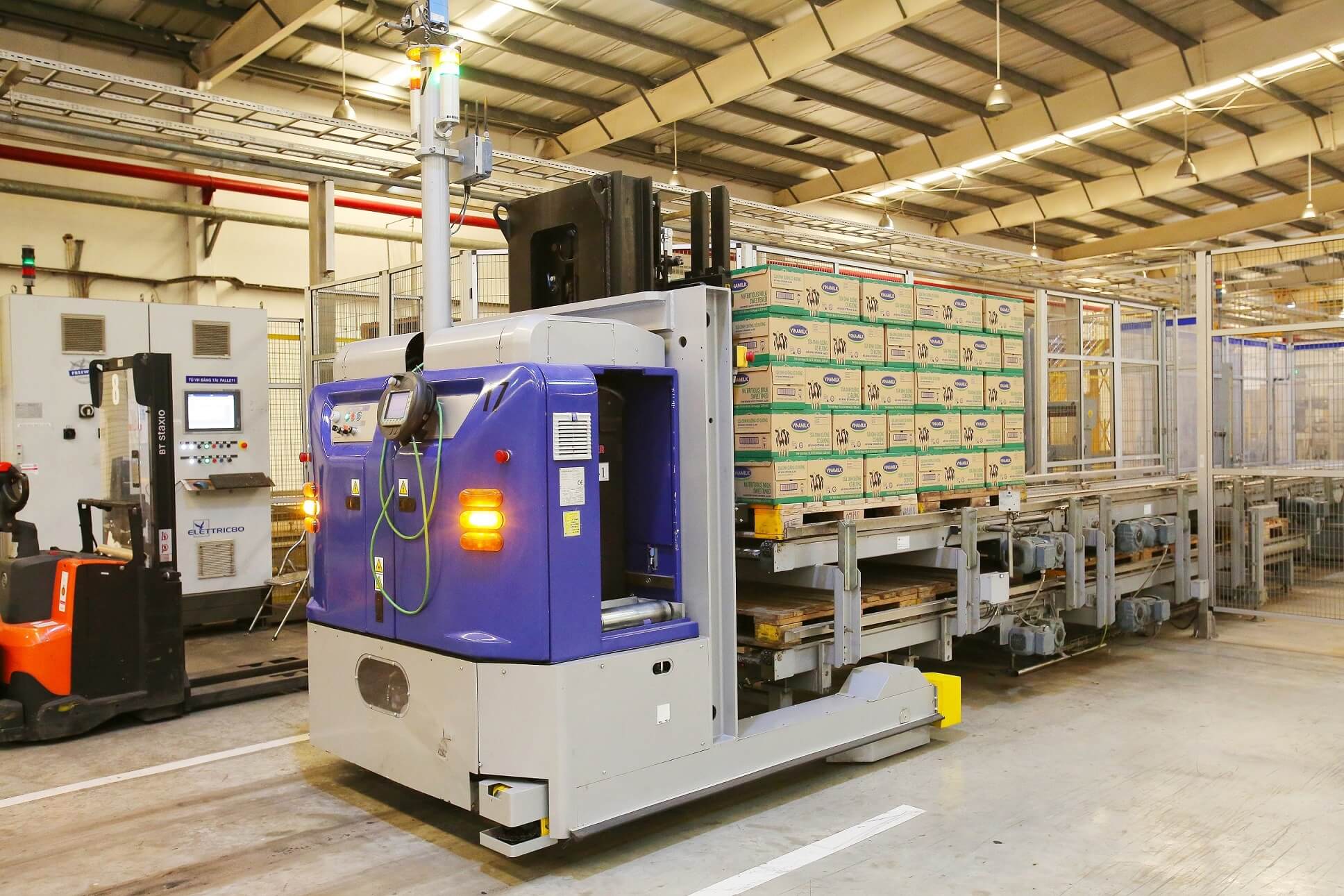 Sữa học đường: Trăm nghe và… đã thấy 4