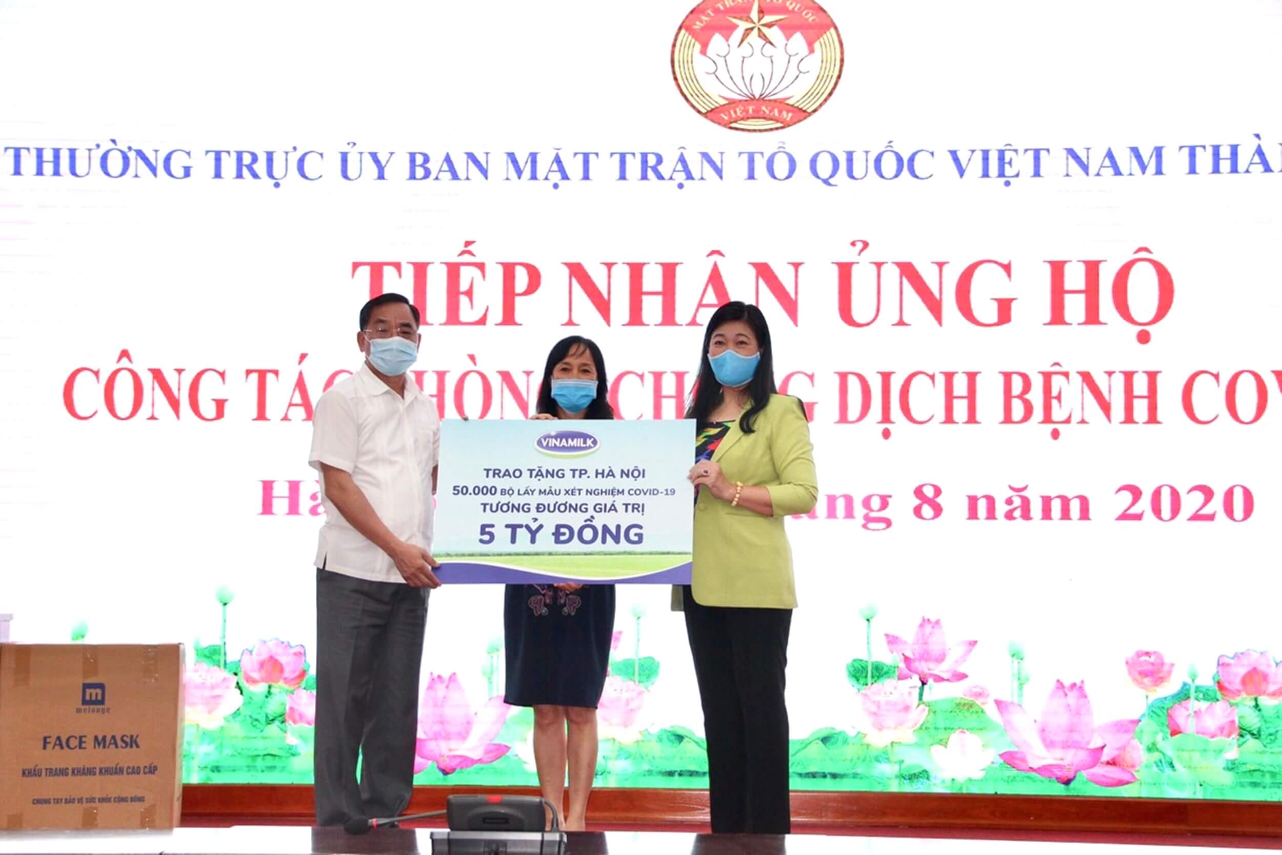 Vinamilk ủng hộ 8 tỷ đồng cho Hà Nội và 3 tỉnh miền Trung chiến đấu chống dịch COVID-19 2