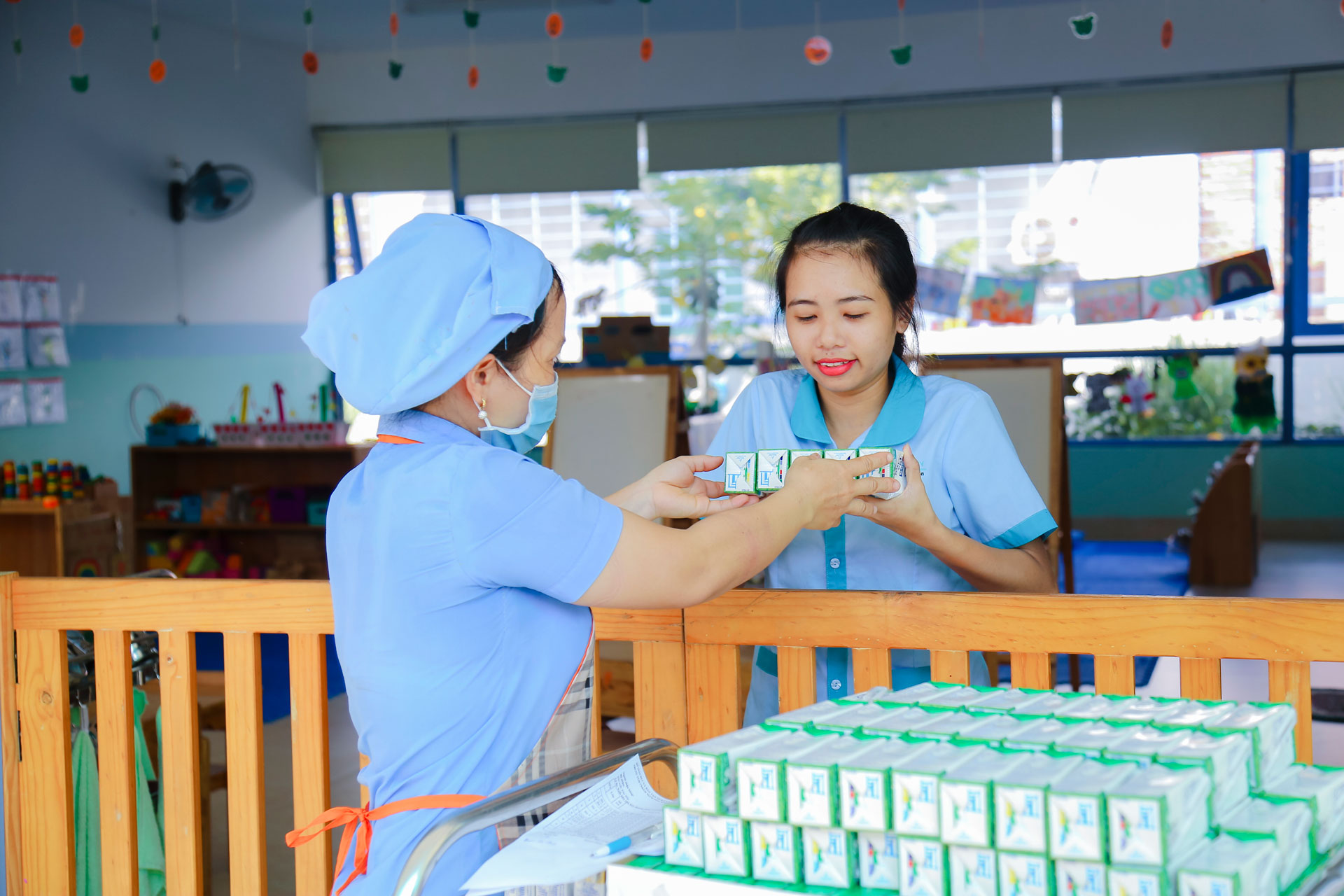 Tâm sự ngày 20/11: Không chỉ dạy chữ mà thầy cô còn là các 'chuyên gia' dinh dưỡng! 1