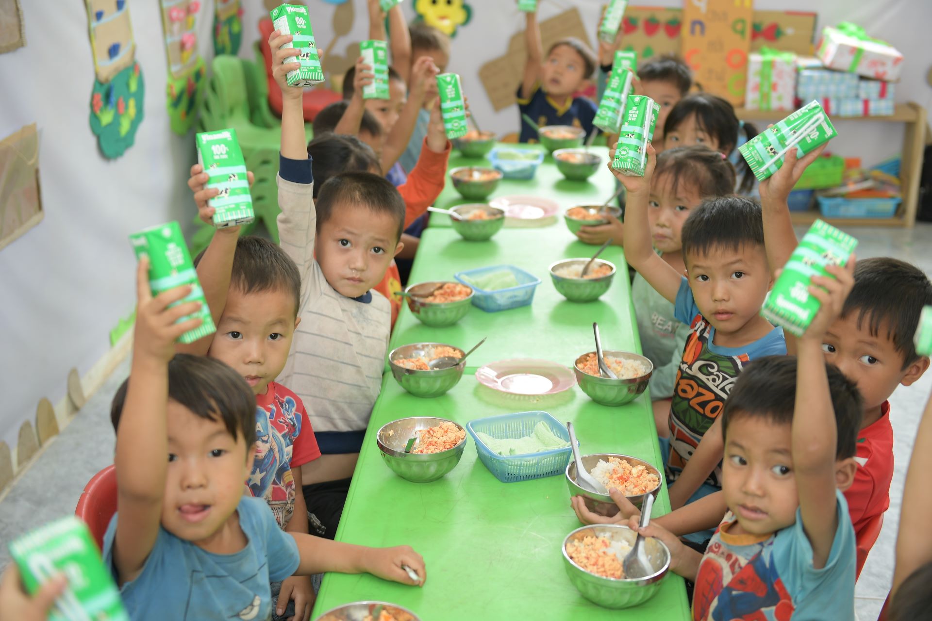 VINAMILK & QUỸ SỮA VƯƠN CAO VIỆT NAM NĂM THỨ 17: THÊM NHIỀU BỮA ĂN CÓ SỮA CHO TRẺ EM 1