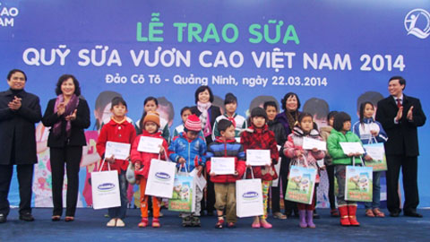 Vinamilk dành 8 tỷ đồng cho Quỹ “Vươn cao Việt Nam” năm 2014 1
