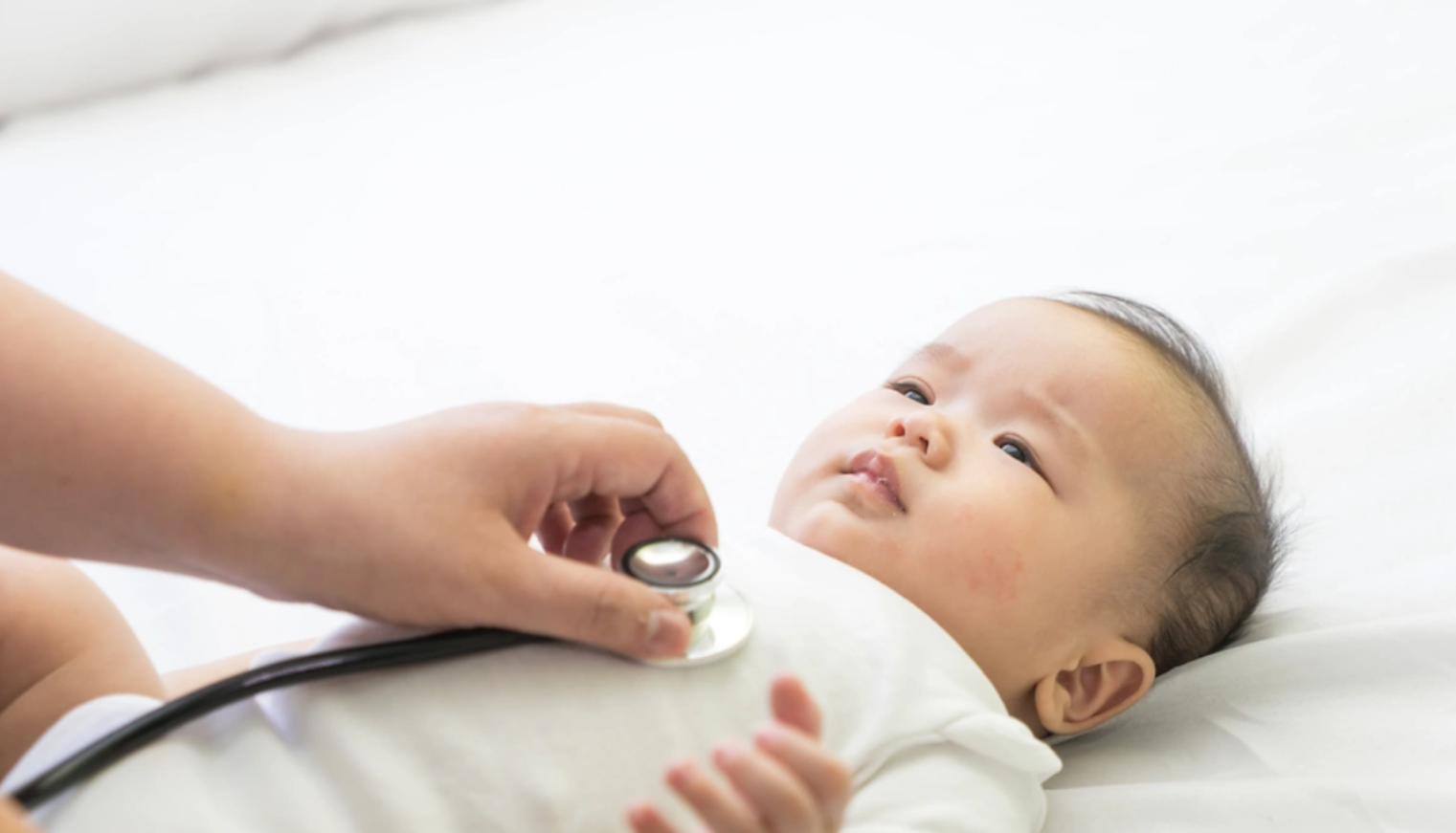 Trẻ sơ sinh bị nôn trớ: Nguyên nhân, dấu hiệu nhận biết và giải pháp dinh dưỡng hỗ trợ 