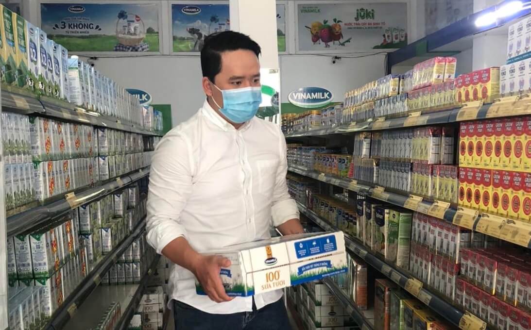 Muôn vàn tâm tư của bố mẹ khi trẻ tựu trường mùa dịch 8