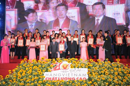 Vinamilk - Hàng Việt Nam Chất lượng cao 20 năm liên tiếp 1