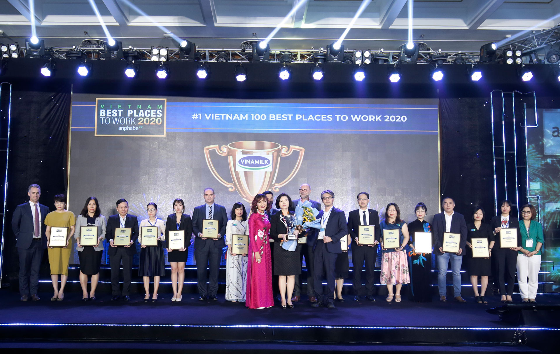 Vinamilk vững vàng vị trí dẫn đầu top 100 doanh nghiệp bền vững Việt Nam năm 2020 7