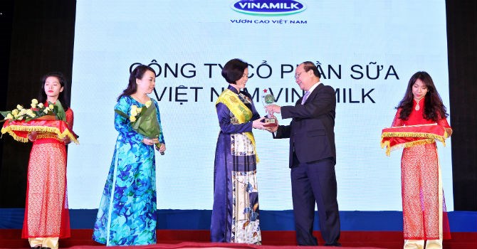 Sữa tươi tiệt trùng của Vinamilk đạt thương hiệu vàng thực phẩm Việt Nam 2014 (*) 3