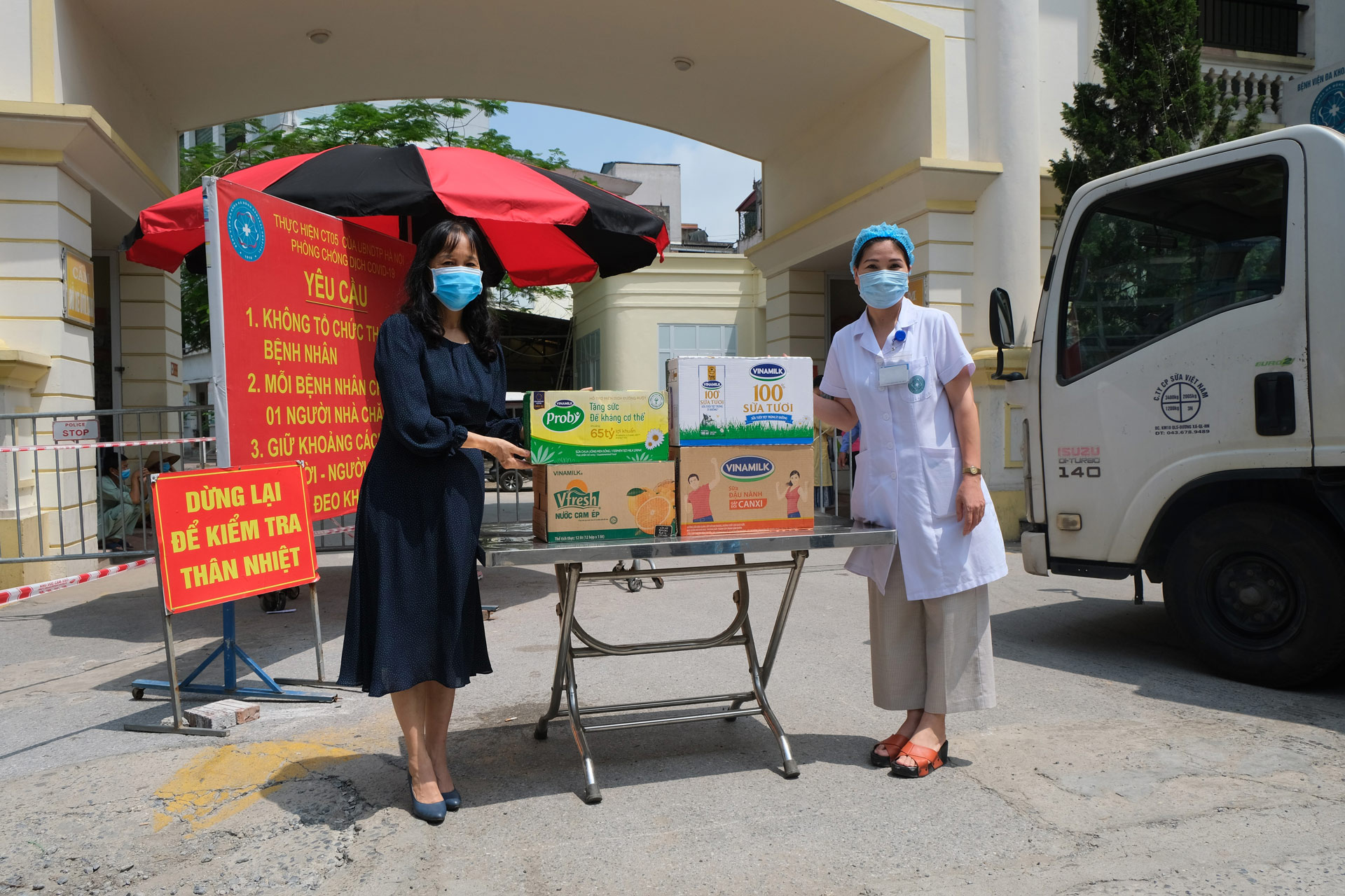 Vinamilk dành tặng 2 triệu sản phẩm, tương đương 15 tỷ đồng hỗ trợ cộng đồng và tuyến đầu chống dịch 3