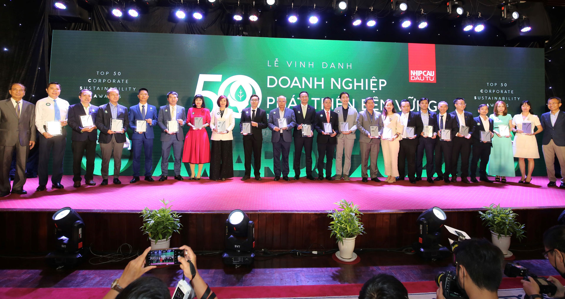 Vinamilk nhận Giải thưởng top 50 Doanh nghiệp phát triển bền vững 2022 2