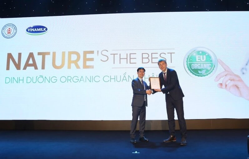 Vinamilk ra mắt sản phẩm sữa bột trẻ em Grow Plus có bổ sung tổ yến. 3