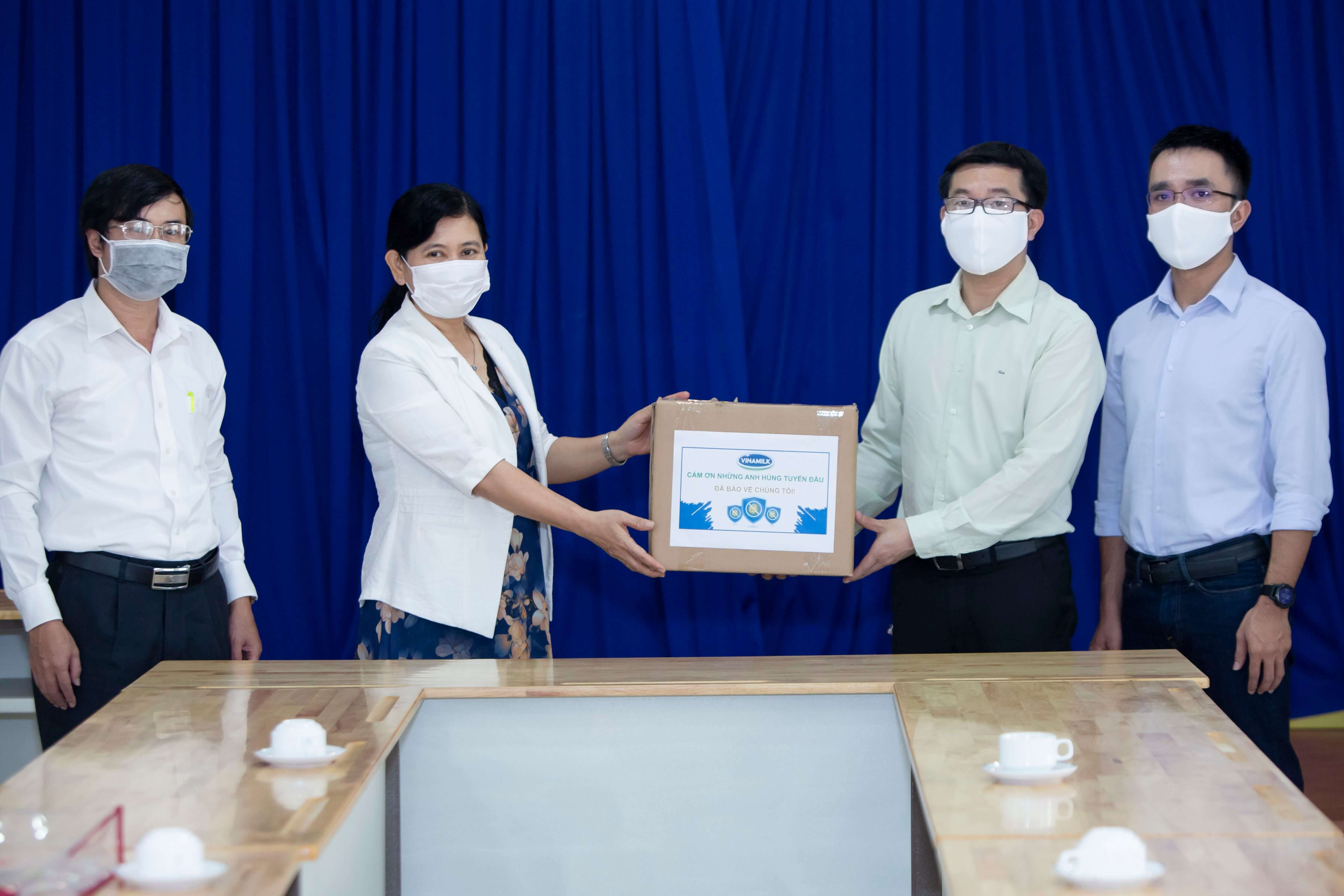 Vinamilk ủng hộ gần 15 tỷ đồng để tiếp sức cho các đơn vị tuyến đầu trên cả nước chống dịch 3