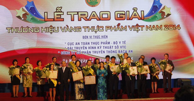 Sữa tươi tiệt trùng của Vinamilk đạt thương hiệu vàng thực phẩm Việt Nam 2014 (*) 2