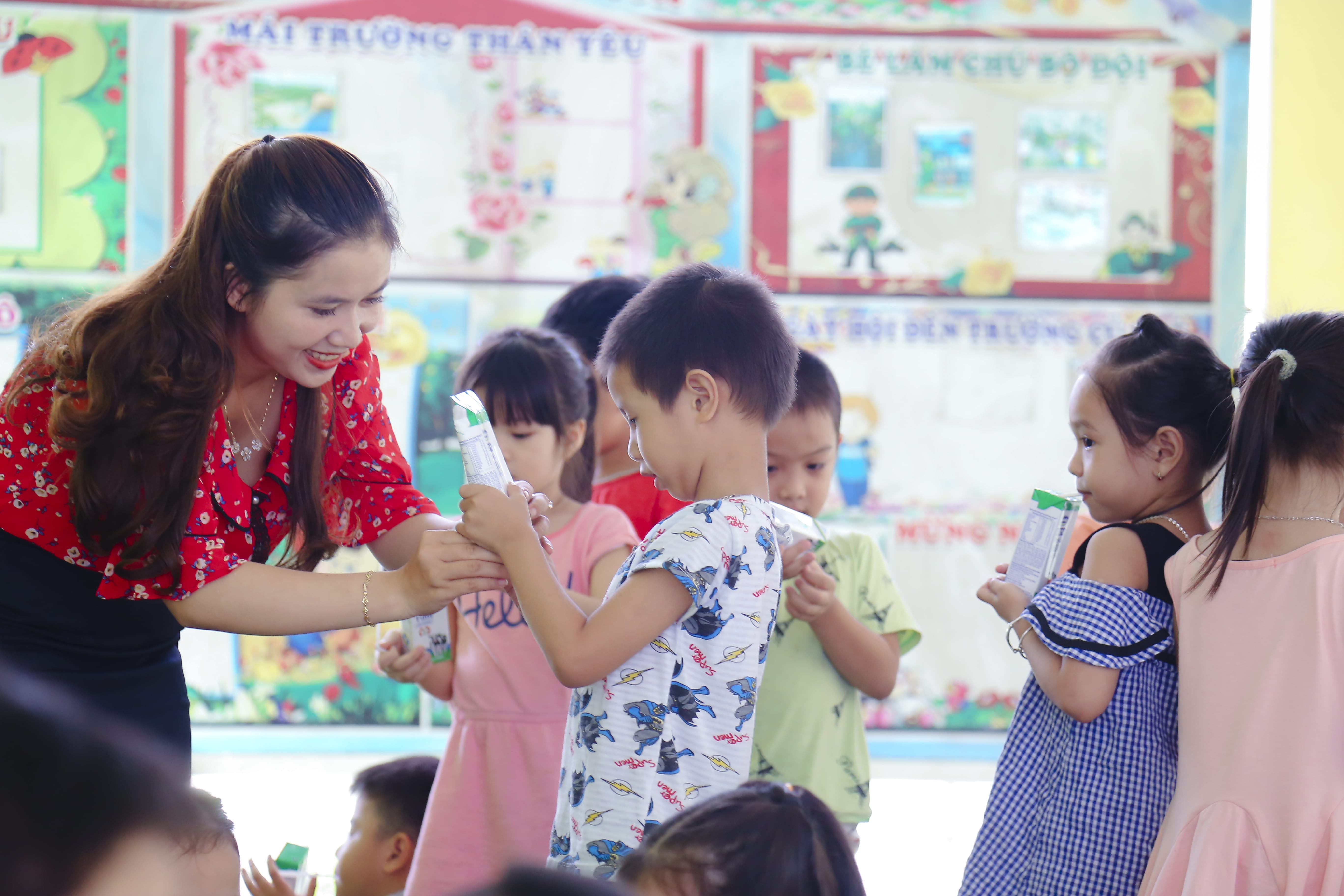 Tâm sự ngày 20/11: Không chỉ dạy chữ mà thầy cô còn là các 'chuyên gia' dinh dưỡng! 7